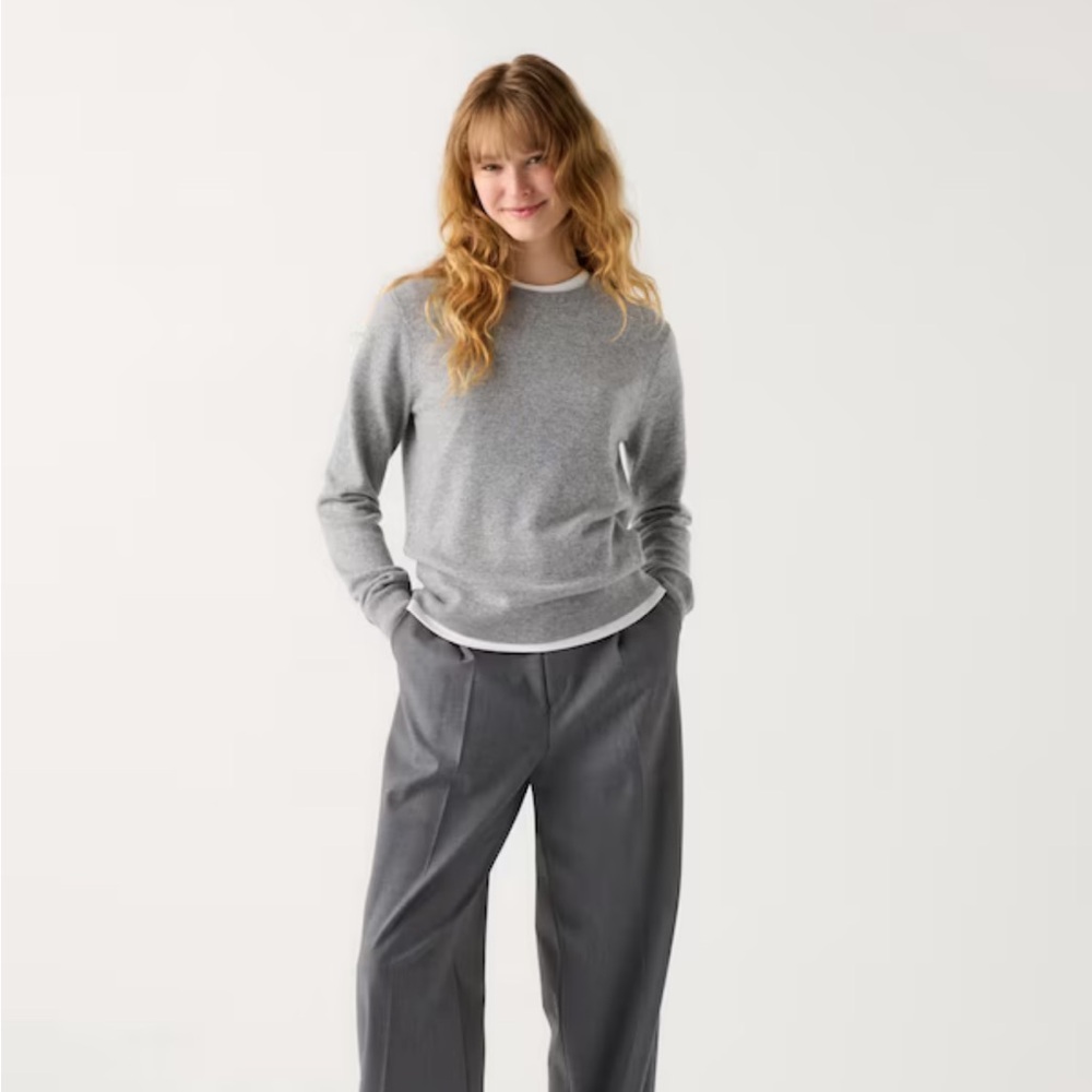 Uniqlo Heather Gray Crewneck Sweater